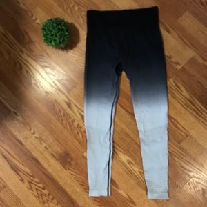 Black and white ombré performance high-rise 7/8 leggings